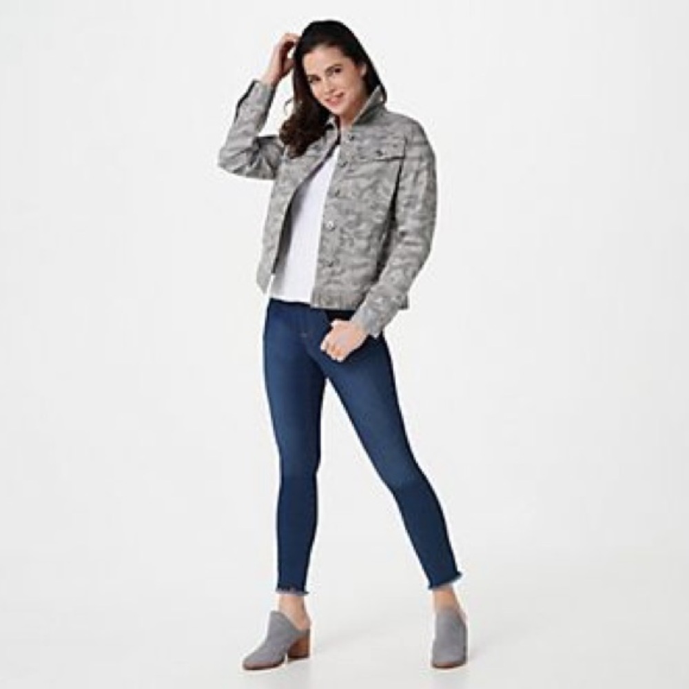 Belle by Kim Gravel TripleLuxe Twill Printed Jean Jacket size large